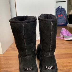 women’s black uggs